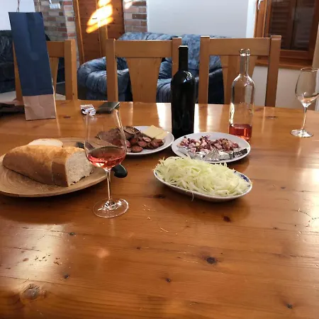 Sargahaz Konukevi Villány